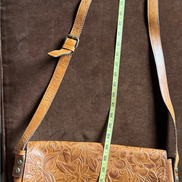 Patricia Nash Tan Leather Rosolini Floral Tooled Buckle Crossbody Saddle Bag - Picture 6 of 10